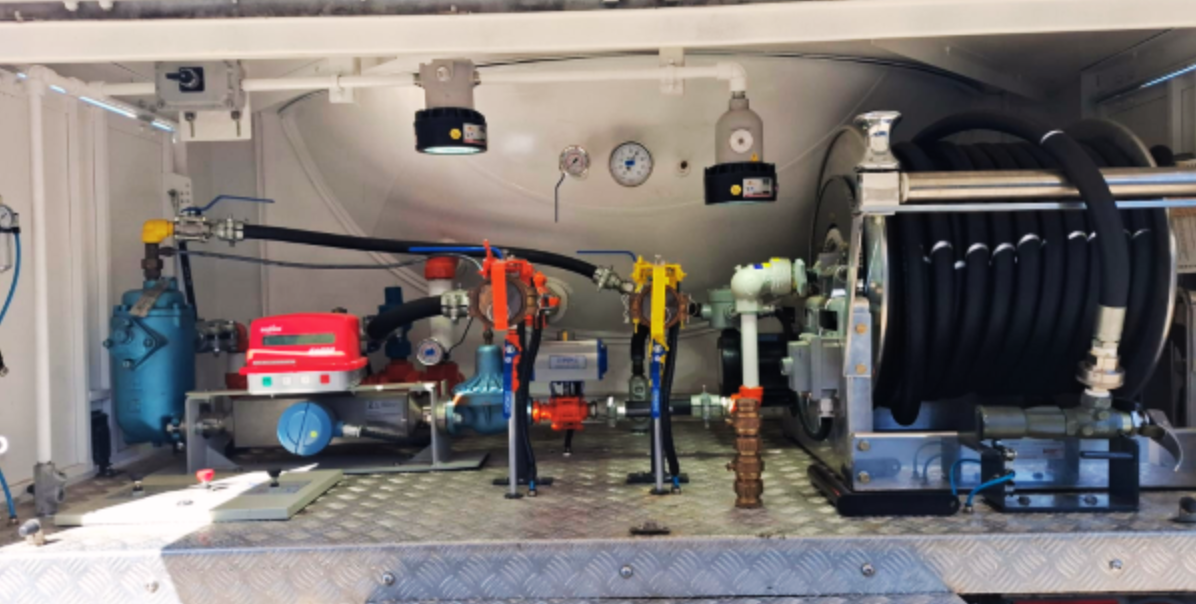 Instalação de tanques e sistemas de tubulação